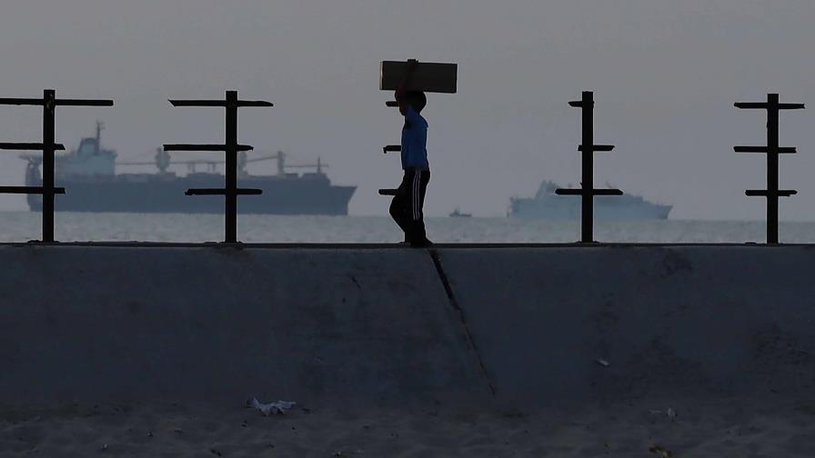 Más ayuda estadounidense llega a Gaza desde muelle flotante tras un inicio difícil