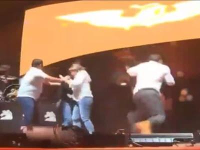 México: 4 muertos tras caer escenario en acto de candidato Máynez