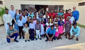 ONG en la que trabajaba hija de congresista de EE.UU. fue fundada por los padres de su esposo