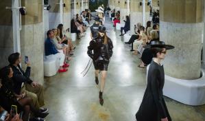 Louis Vuitton homenajea a Barcelona y Gaudí con un desfile