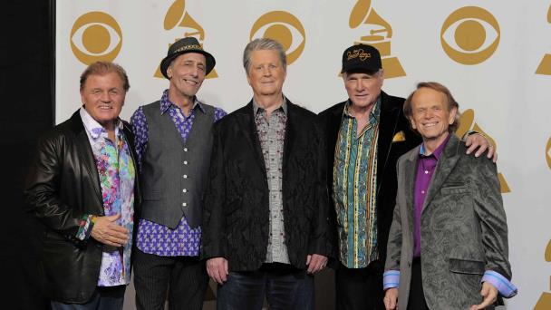 Los Beach Boys recuerdan años de armonía y angustia en documental