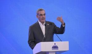 Abinader declara de alta prioridad nacional el desarrollo de los semiconductores