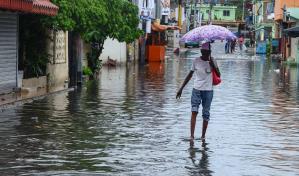 Ocho familias desplazadas por inundaciones en Santiago