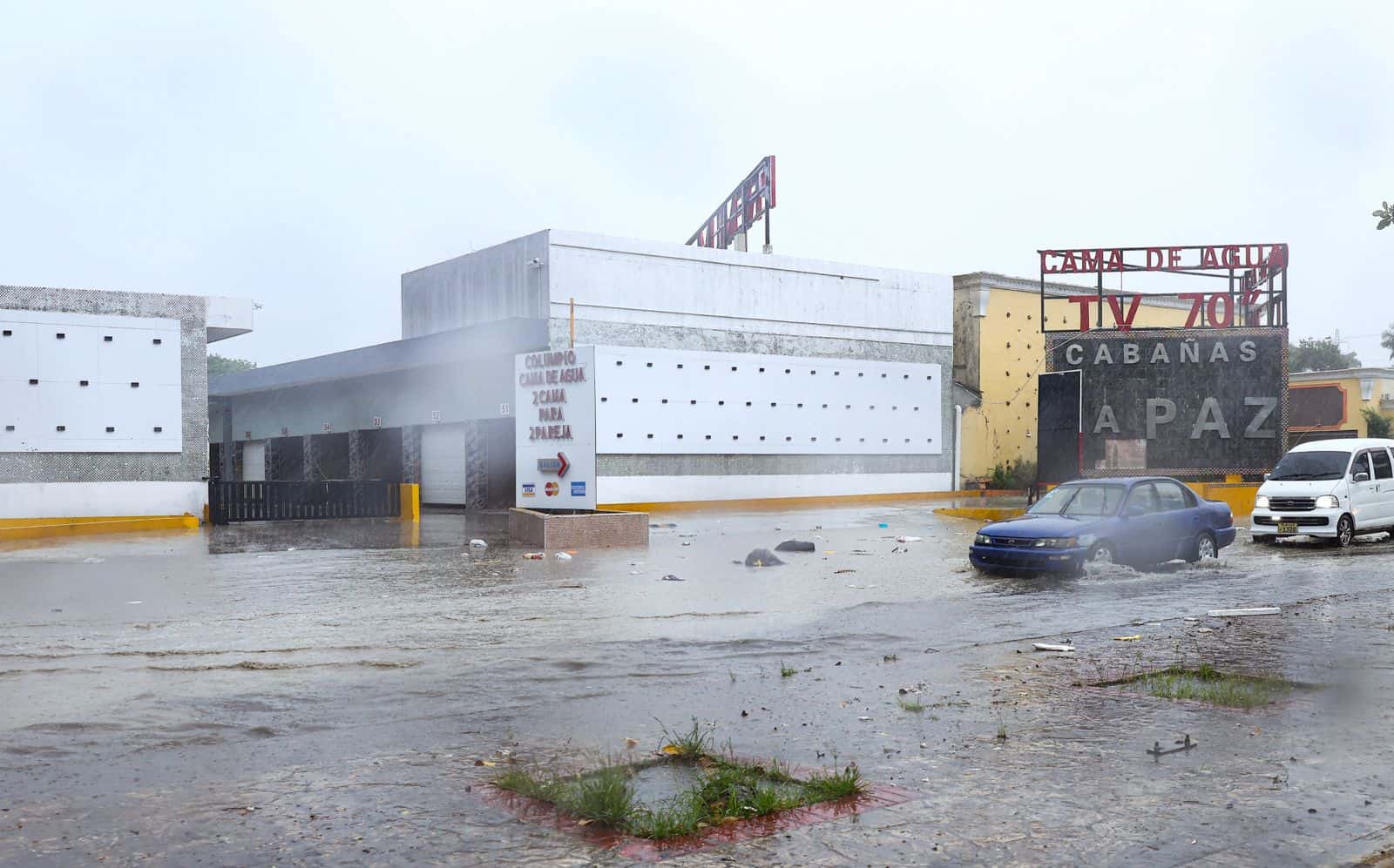 Fuertes lluvias registradas en Santo Domingo provocaron inundaciones y congestionamiento en el tránsito el 4 de julio.