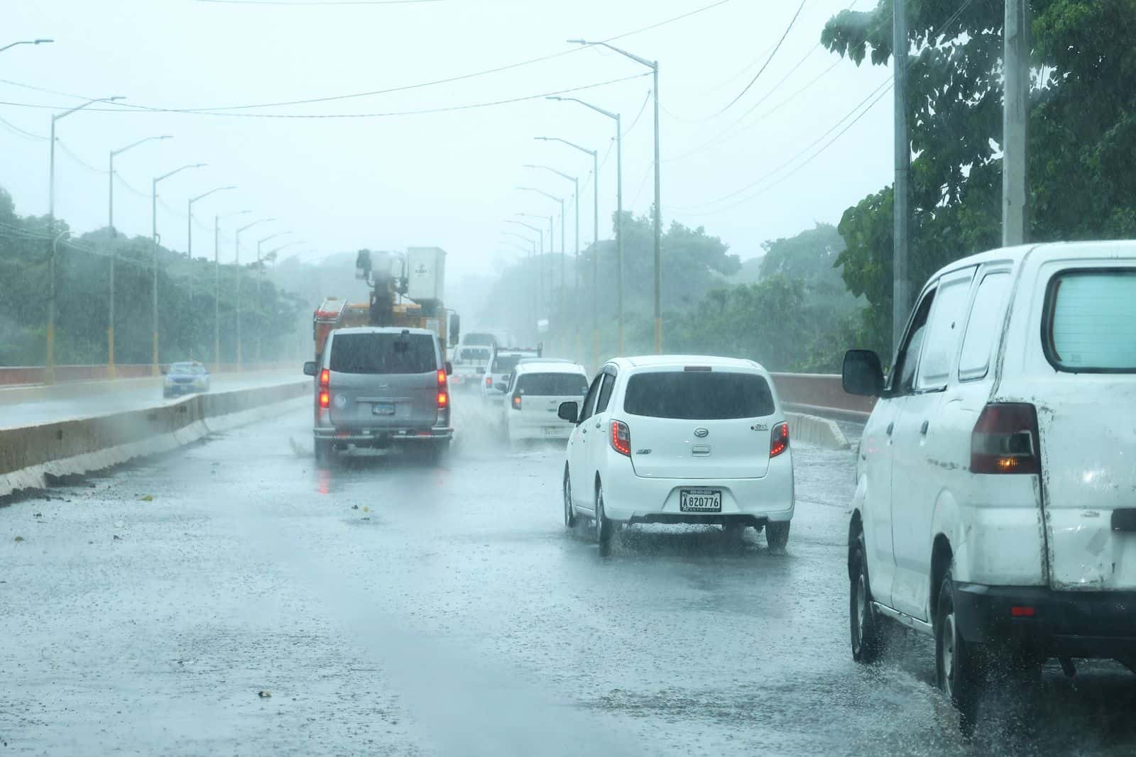 Fuertes lluvias registradas en Santo Domingo provocaron inundaciones y congestionamiento en el tránsito el 4 de julio.