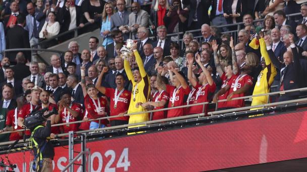 Manchester United conquista la Copa FA tras sorprender al City 2-1 en la final