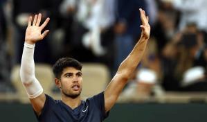 Alcaraz avasalla a Wolf en su debut en Roland Garros