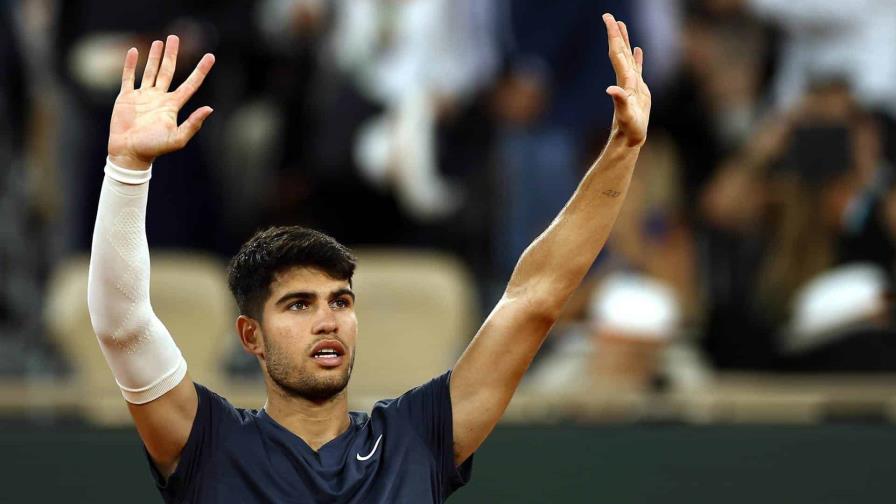 Épica remontada de Carlos Alcaraz ante Jannik Sinner camino de su primera final en Roland Garros