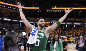 Horford, siete triples; Holiday roba un balón clave y  Celtics se ponen 3-0 al vencer a Pacers