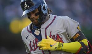 Ronald Acuña Jr. abandona juego ante Piratas por dolencia en rodilla