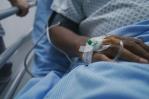Joven permanece hospitalizada tras caer de un juego mecánico en movimiento en Valverde