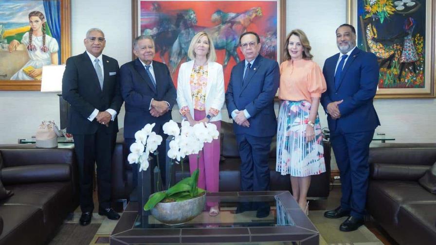 Presidenta de la Fábrica de Moneda y Timbre de España visita el Banco Central