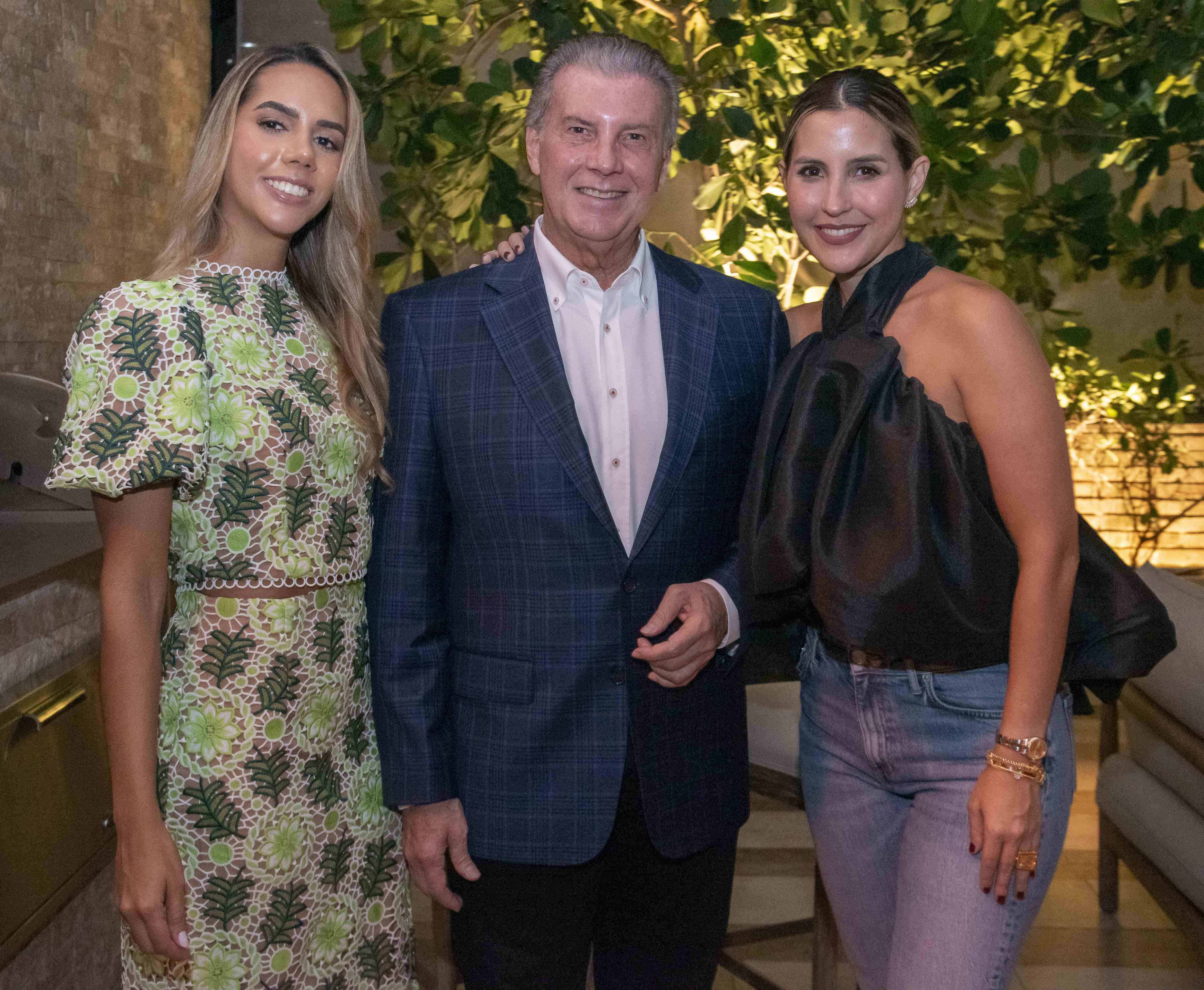 Patricia Santa Cruz, Pedro Castillo y Lia Castillo.