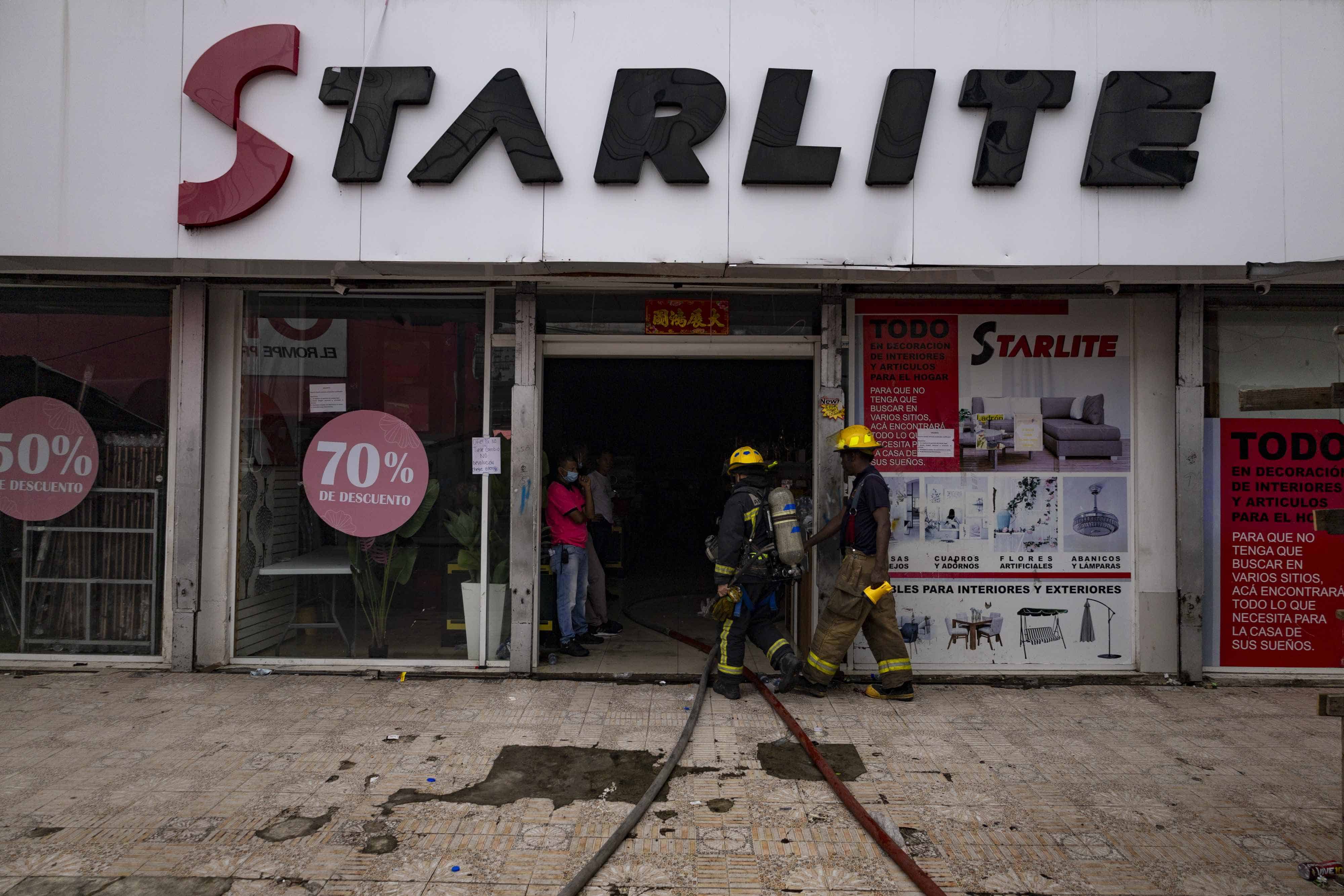 La tienda no fue afectada por las llamas.