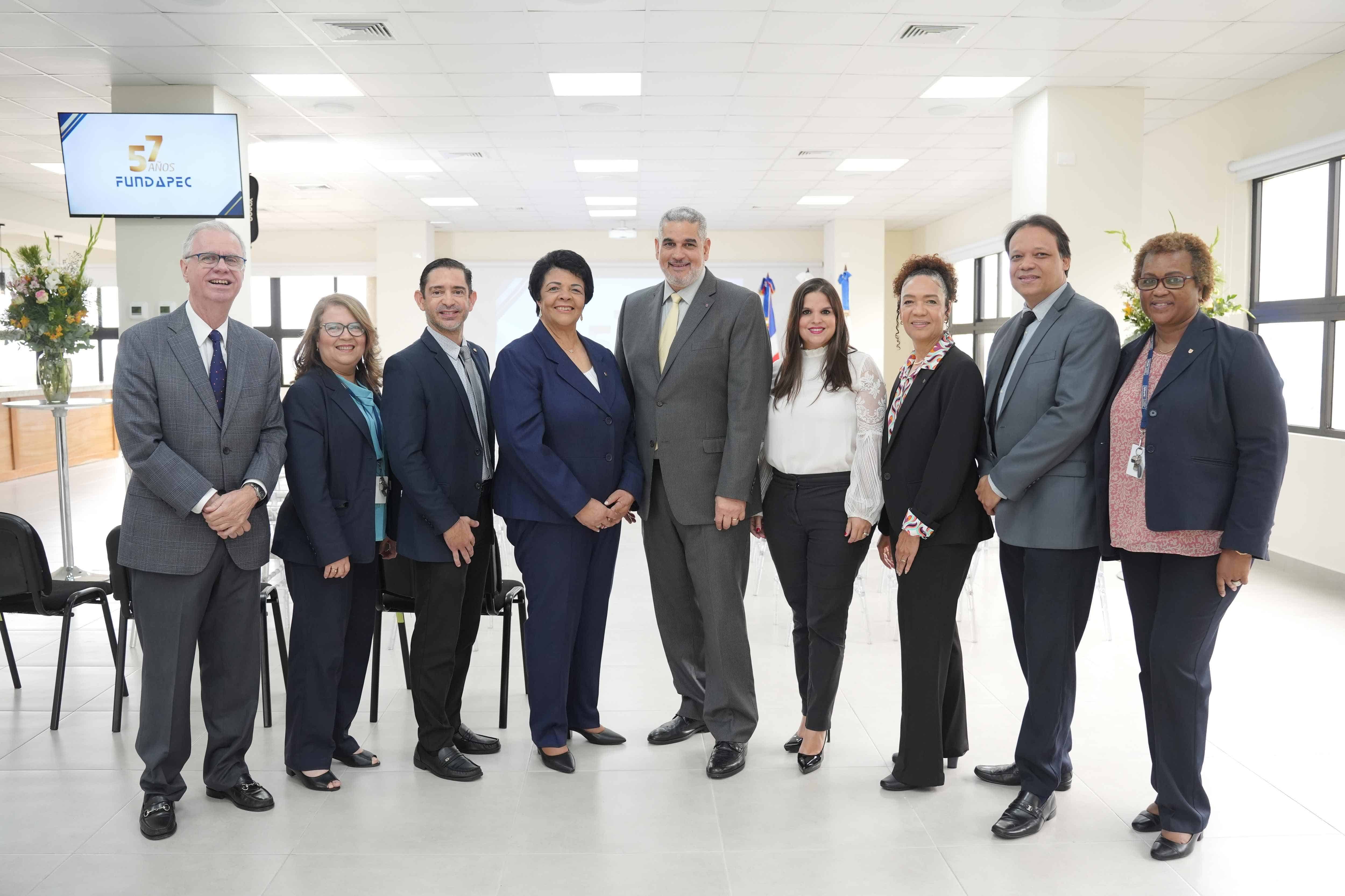 Minerva Melenciano, Halexxyc Cruz, Carmen Díaz, Katherine Haché, Carlos Ortega, Regla Brito, Enrique Almánzar, Ingrid Franco y Modesto Lavandero.