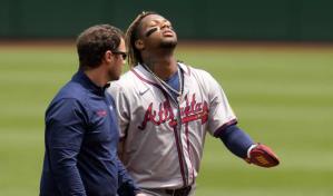 Ronald Acuña Jr. se perderá el resto de la temporada al sufrir desgarro del ligamento de la rodilla