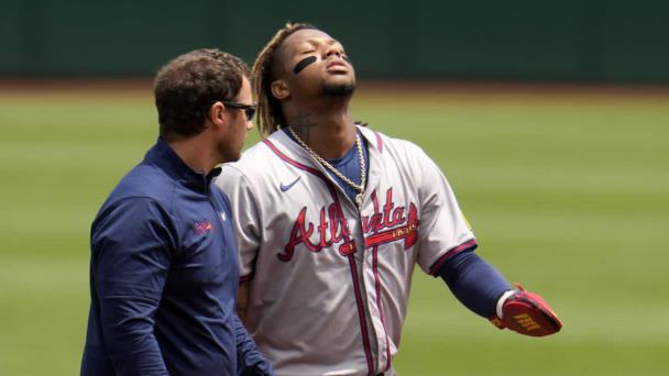 Ronald Acuña Jr. se perderá el resto de la temporada al sufrir desgarro del ligamento de la rodilla