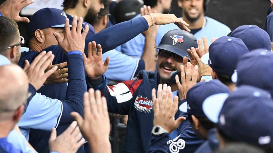 David Schneider, Bichette y Springer jonronean y Azulejos vencen a Medias Blancas David Schneider, Bichette y Springer jonronean y Azulejos vencen a Medias Blancas