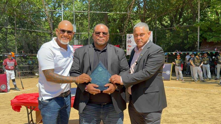 Dedican torneo de sóftbol de la liga Manuel Porfirio Reyes a Neurys Feliz