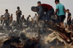 Un bombardeo israelí deja al menos 45 muertos en un campo de desplazados de Rafah Un bombardeo israelí deja al menos 45 muertos en un campo de desplazados de Rafah