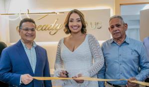 Laura Marie Guzm&aacute;n inaugura "Get Ready With US"