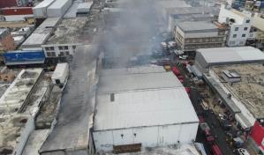 Fuego afecta importadora de la avenida Duarte en el Distrito Nacional
