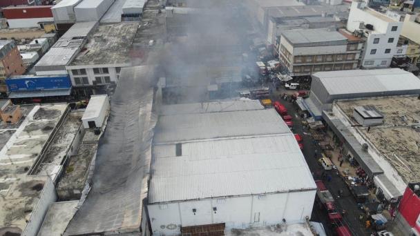 Fuego afecta importadora de la avenida Duarte en el Distrito Nacional