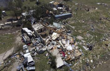 Kentucky declara estado de emergencia y tormentas dejan 19 muertos en centro-sur de EE.UU.