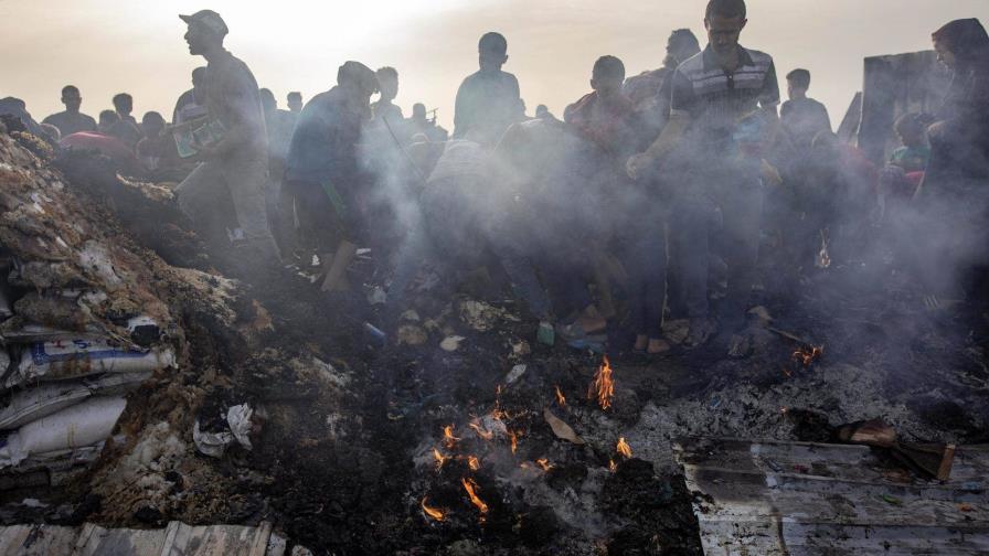 Israel dice que la mayoría de muertos por ataque en Rafah fue a causa de un incendio