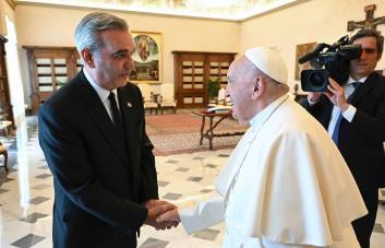 Papa Francisco felicita al presidente Abinader por reelección y expresa interés en visitar RD