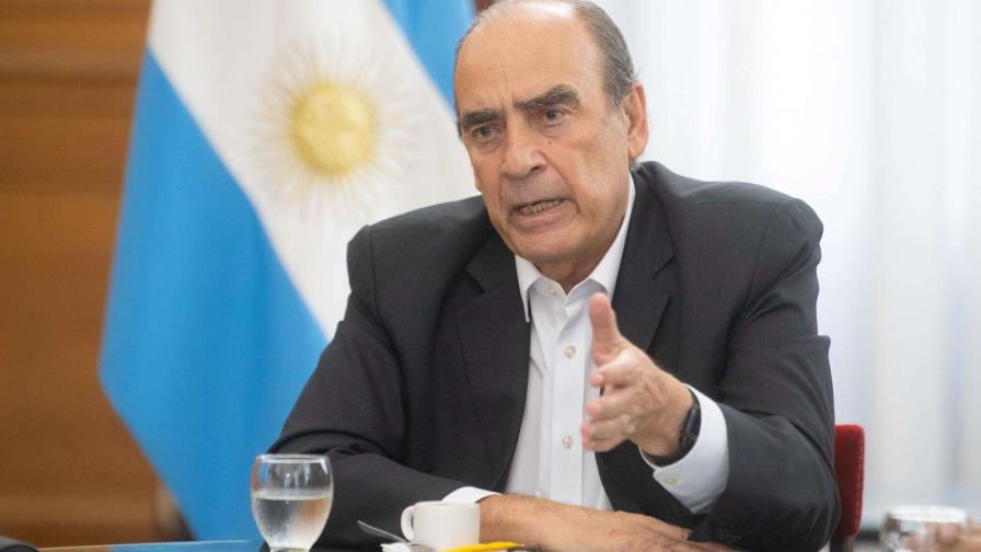 Renuncia jefe de gabinete de Milei y asume el ministro de Interior