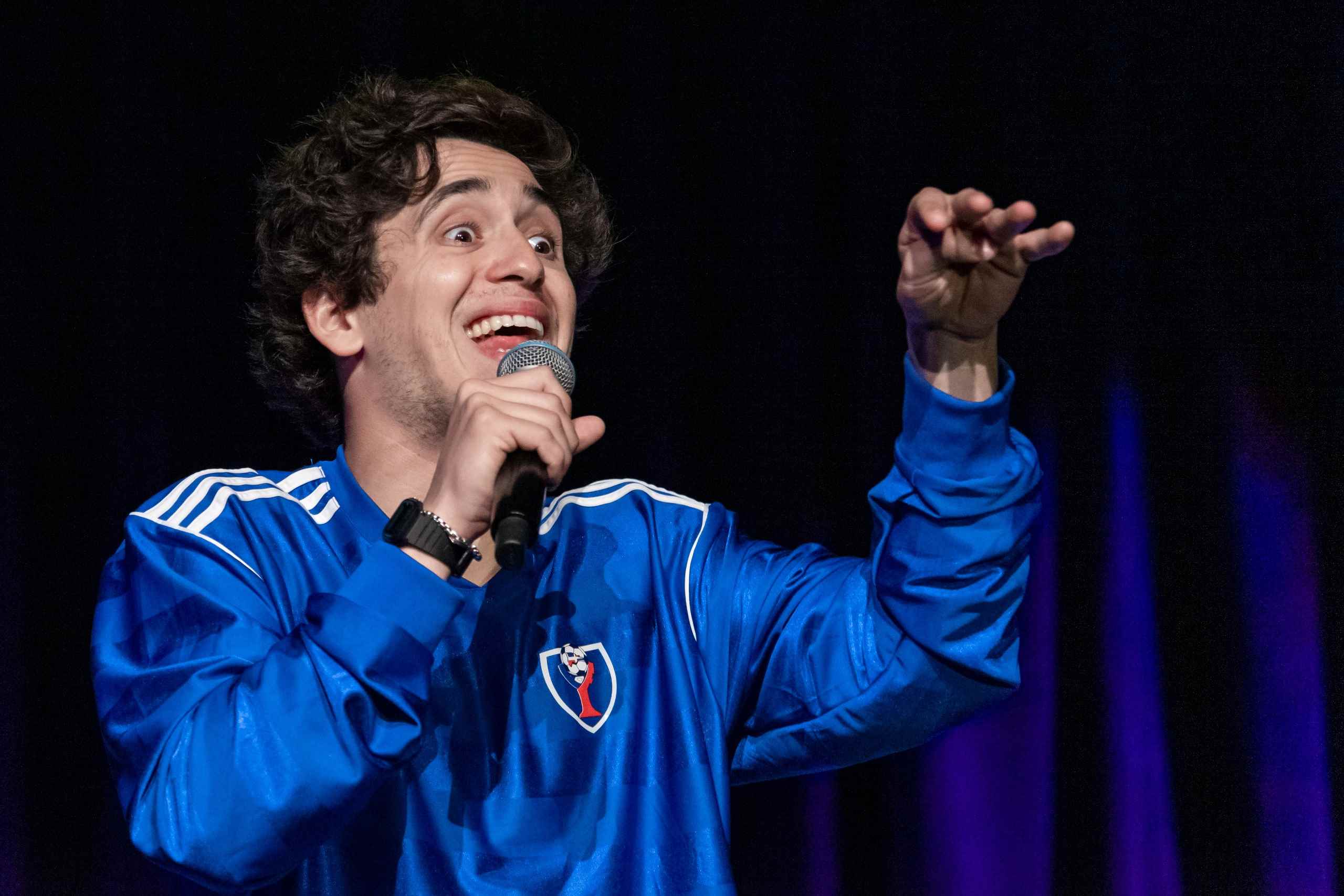 El joven cómico hizo un show de dos horas.
