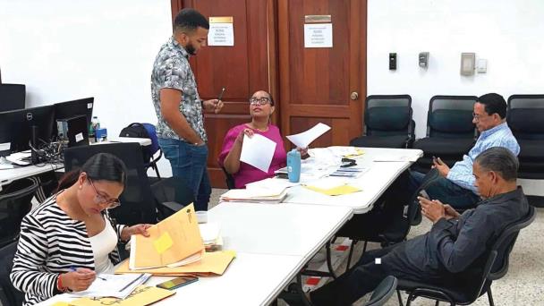 Solo 127 funcionarios municipales declararon bienes en plazo hábil