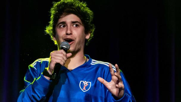 Marcello Hernández debuta con éxito en el país con hilarante show de comedia