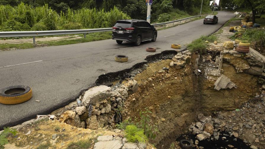 Cuidado al transitar por la antigua avenida Barceló en Santo Domingo Este