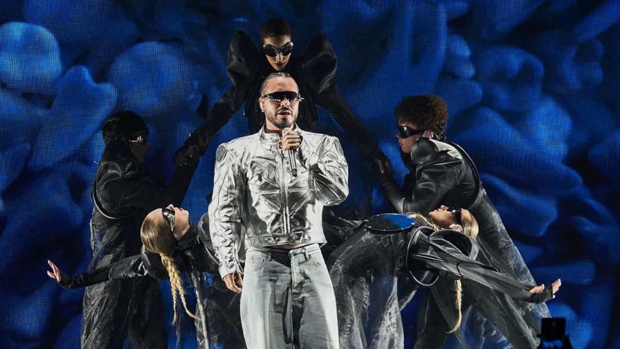 J Balvin postula su candidatura al trono del reggaeton en el Pabellón Olímpic de Badalona