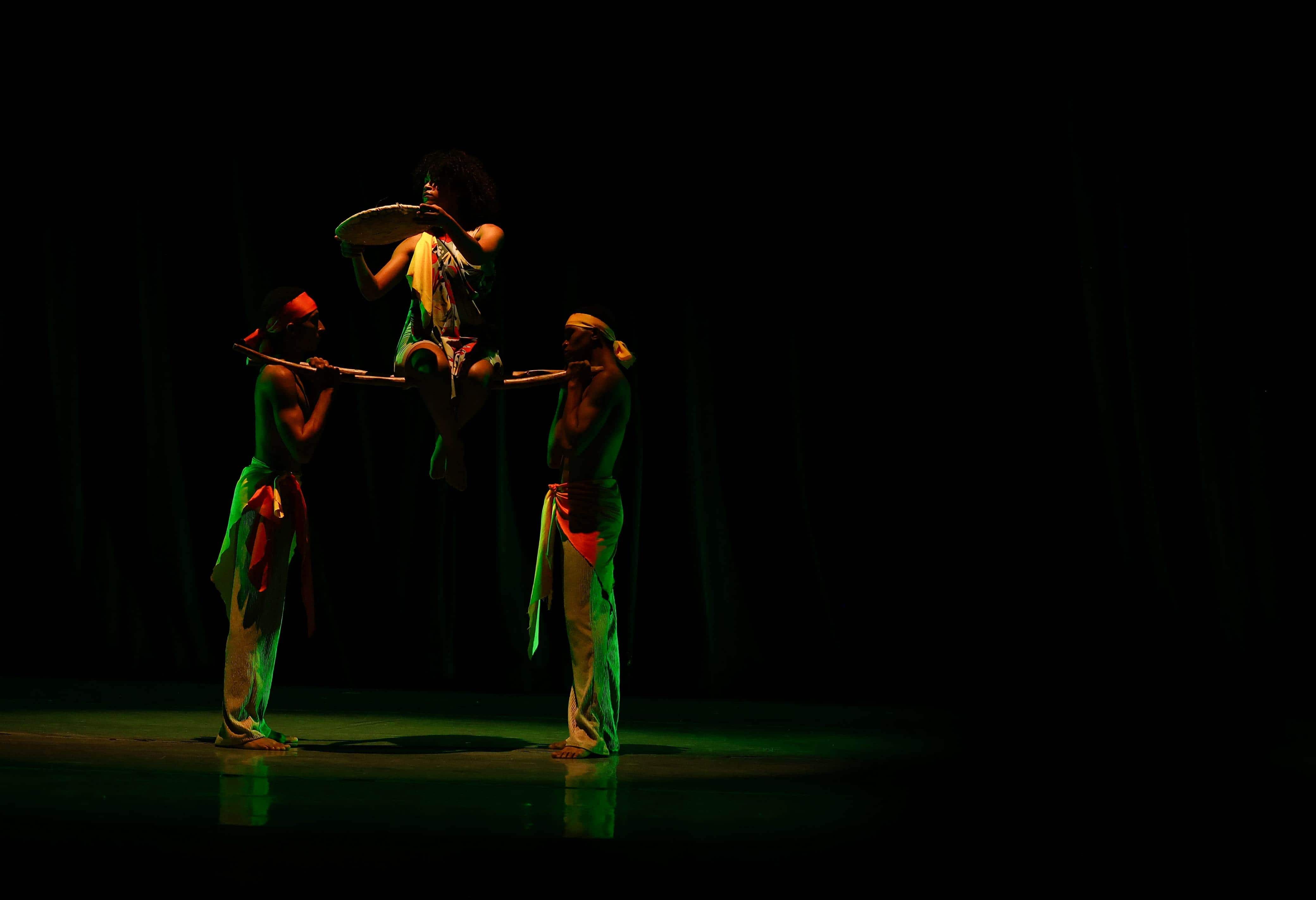 Monte arriba, coreografía Annette Dalmasí.
