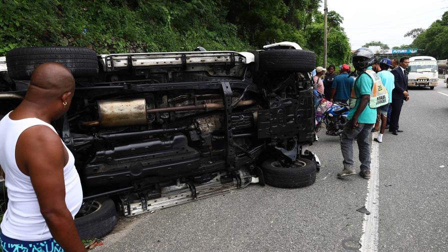 Tres personas sobreviven a accidente en la autopista 6 de Noviembre