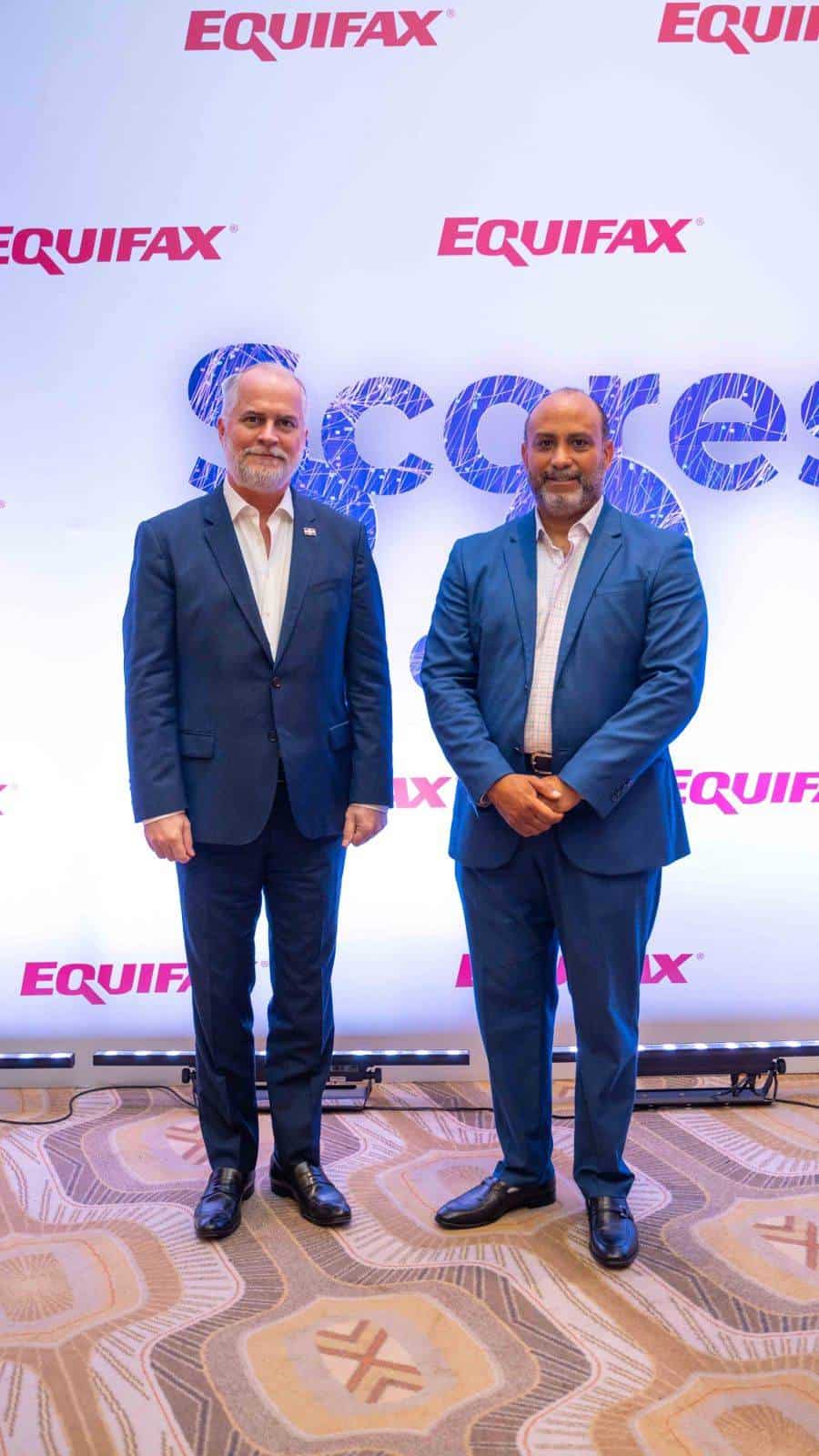 Albert Adam, Manager Director de Equifax Dominicana junto a Sergio Miller.