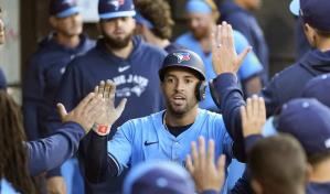 Schneider y Gausman conducen a Azulejos a victoria ante Medias Blancas