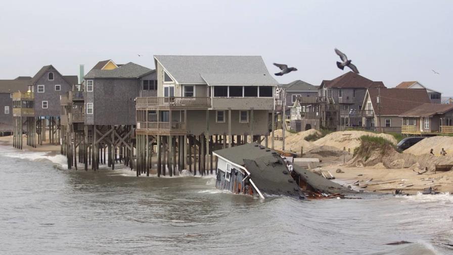 Se derrumba casa en playa de Carolina del Norte; la sexta en cuatro años
