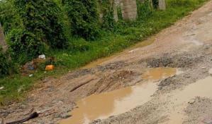 Moradores de La Ciénaga, en el kilómetro 14 de la utopista Duarte, piden el asfaltado de sus calles