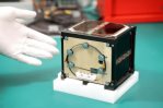 Japón construye el primer satélite de madera del mundo Japón construye el primer satélite de madera del mundo