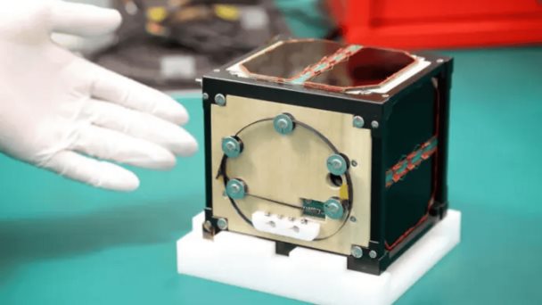 Japón construye el primer satélite de madera del mundo