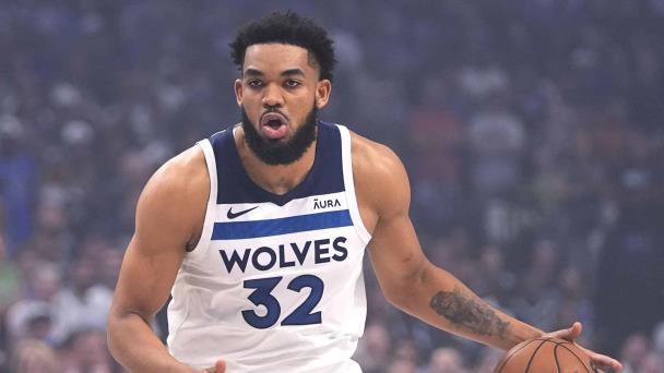 Karl Towns lidera a los Wolves a victoria sobre Mavs para evitar barrida en el Oeste