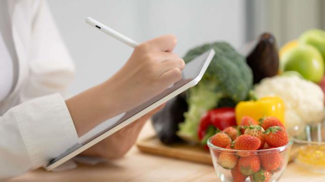 ¿Puede la nutrición de precisión realmente superar las dietas tradicionales?