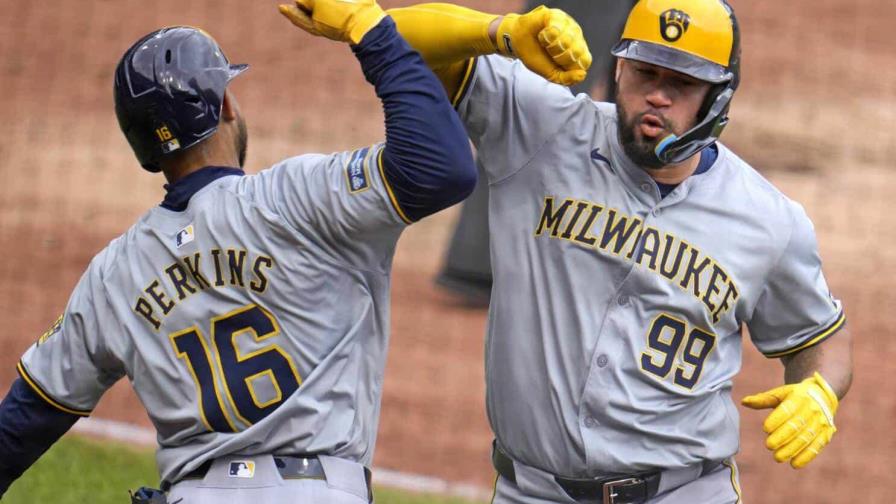 Cuadrangular de dos carreras de Gary Sánchez rompe empate y Cerveceros vencen 6-4 a Cachorros