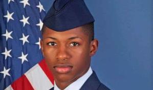 Policía que mató a militar afroamericano en Florida es acusado de homicidio involuntario