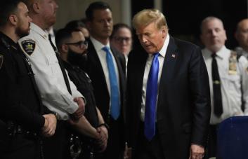 Las palabras culpable y condenado adornan las portadas de los periódicos de NY sobre Trump