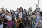 Jared Leto sorprende a sus fans con un concierto improvisado en las calles de Lisboa Jared Leto sorprende a sus fans con un concierto improvisado en las calles de Lisboa